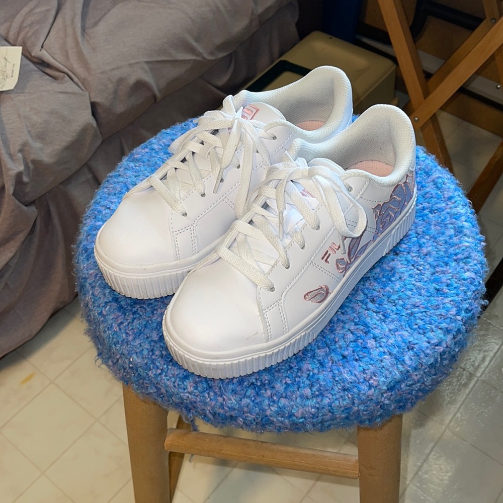 Worn once Filas